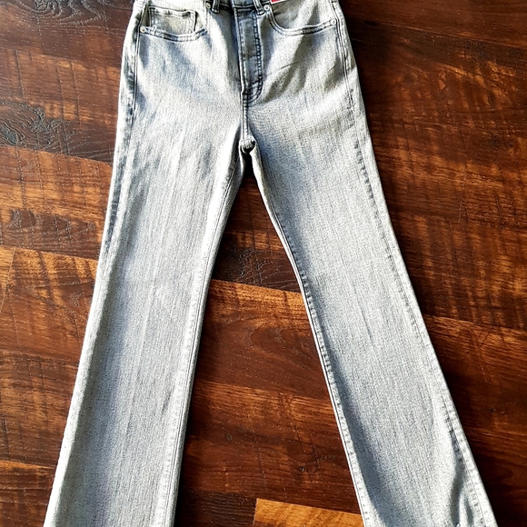 ⭐️ EXPRESS CROPPED FLARE HIGH RICE JEANS - Picture 4 of 9